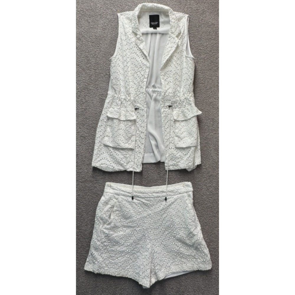 Simply Vera‎ Vera Wang Eyelet 2pc Set Vest Shorts White Coastal S